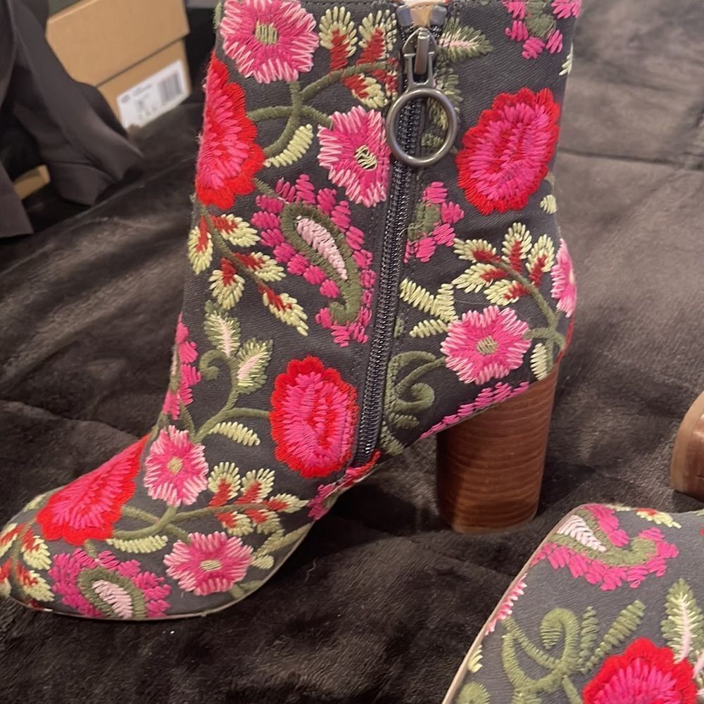 Soul society brand new pink embroidered floral boots size 7 - Picture 3 of 5